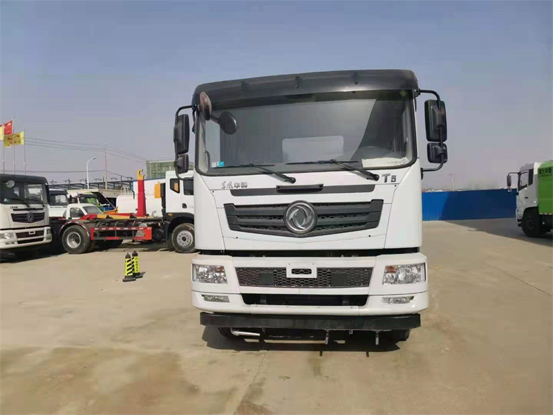 全新的灑水車 全新的灑水車