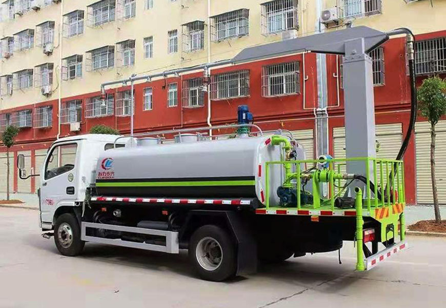 東風小多利卡5方鐵路抑塵車后方展示圖