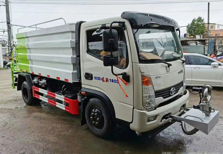 時(shí)風(fēng)7方藍(lán)牌多功能抑塵灑水車展示圖